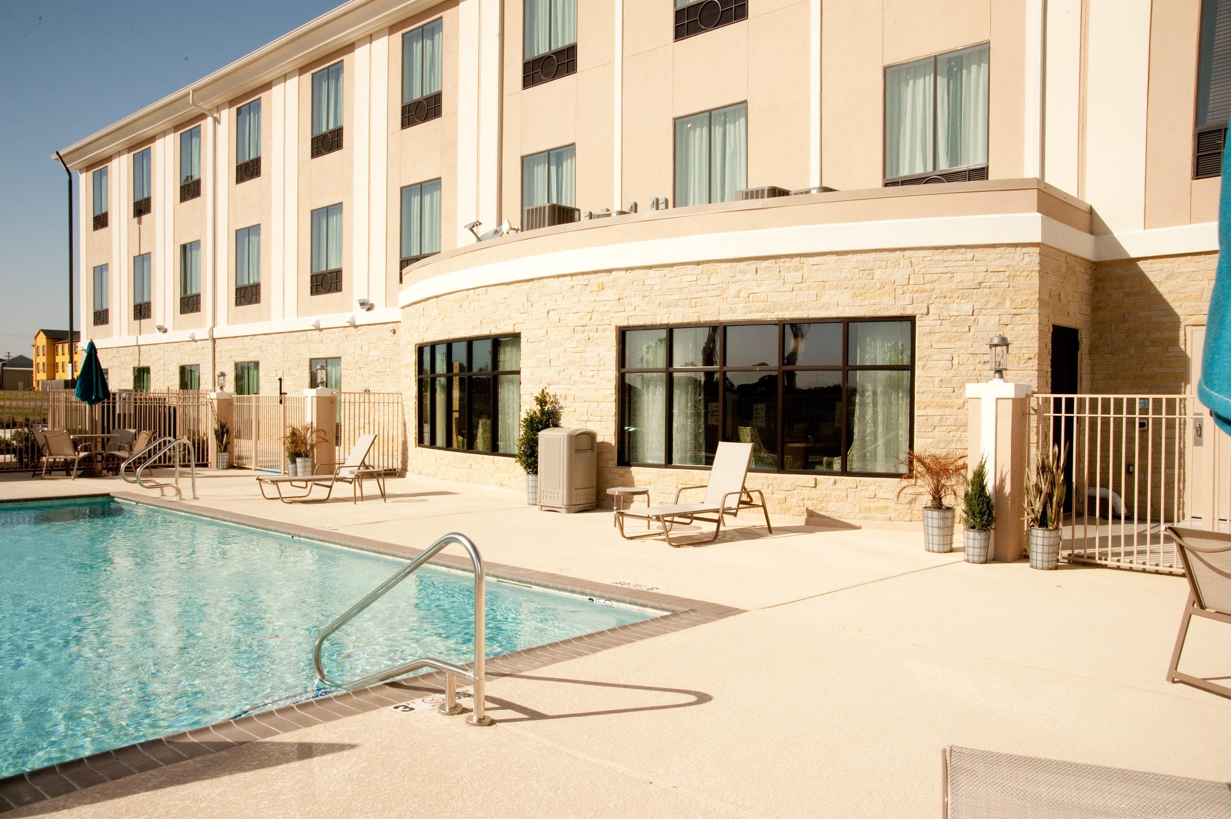 Holiday Inn Express And Suites Schulenburg By Ihg Exterior photo