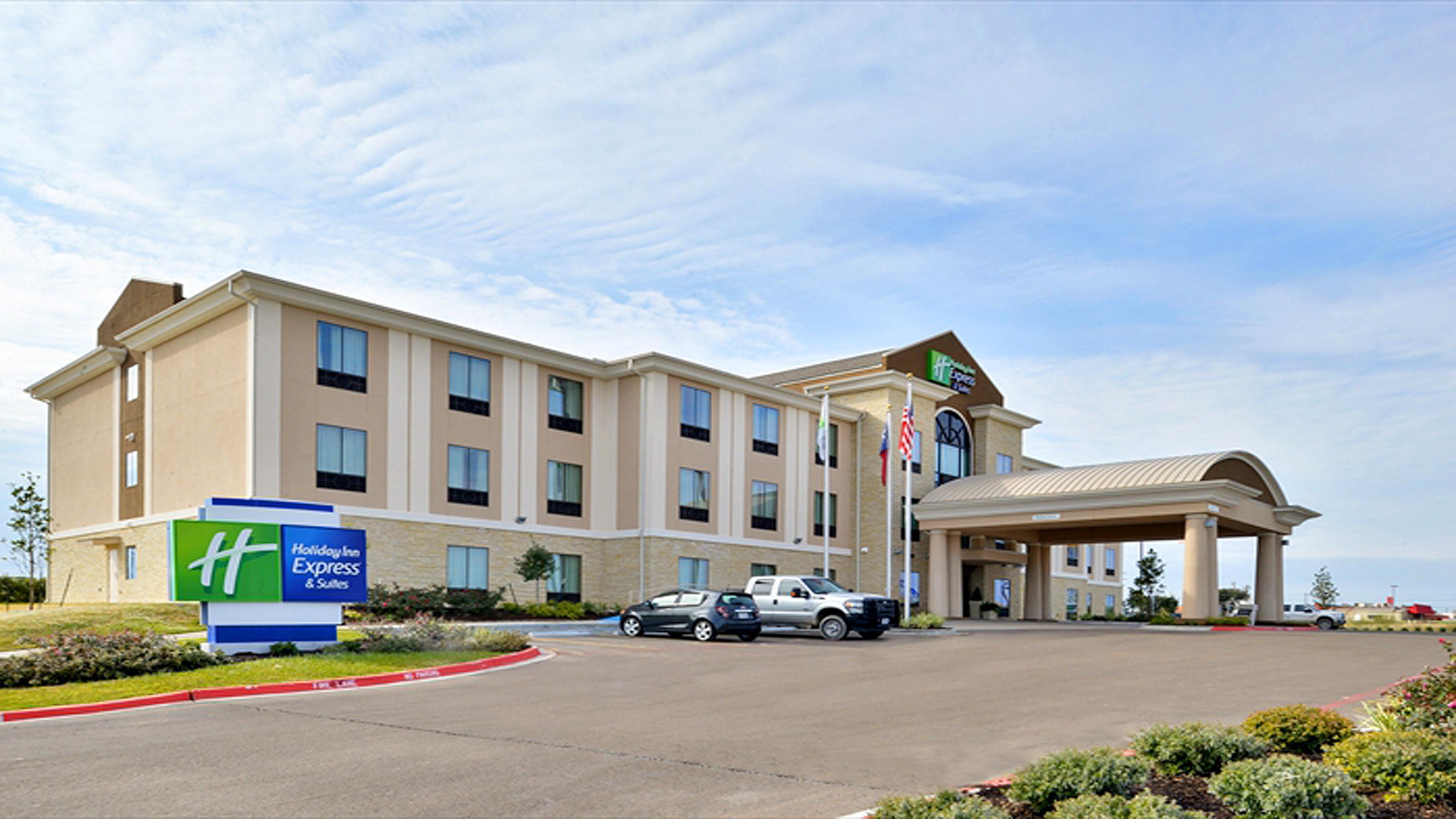 Holiday Inn Express And Suites Schulenburg By Ihg Exterior photo