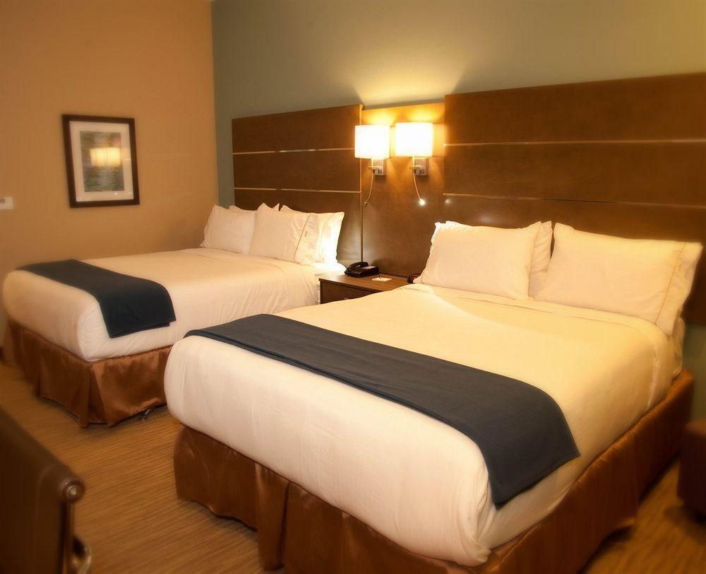 Holiday Inn Express And Suites Schulenburg By Ihg Exterior photo