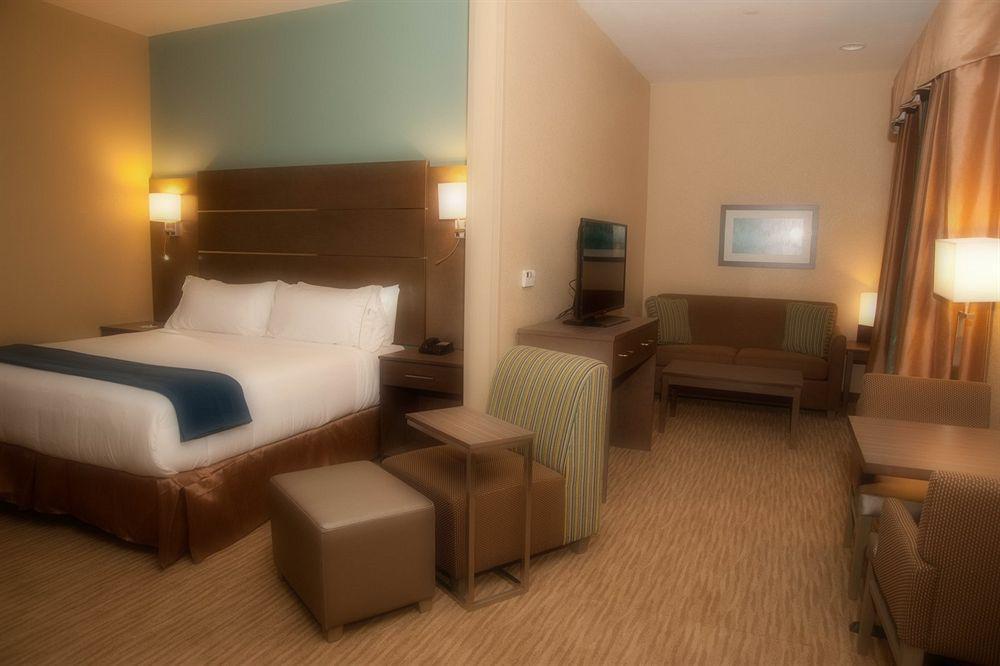 Holiday Inn Express And Suites Schulenburg By Ihg Exterior photo