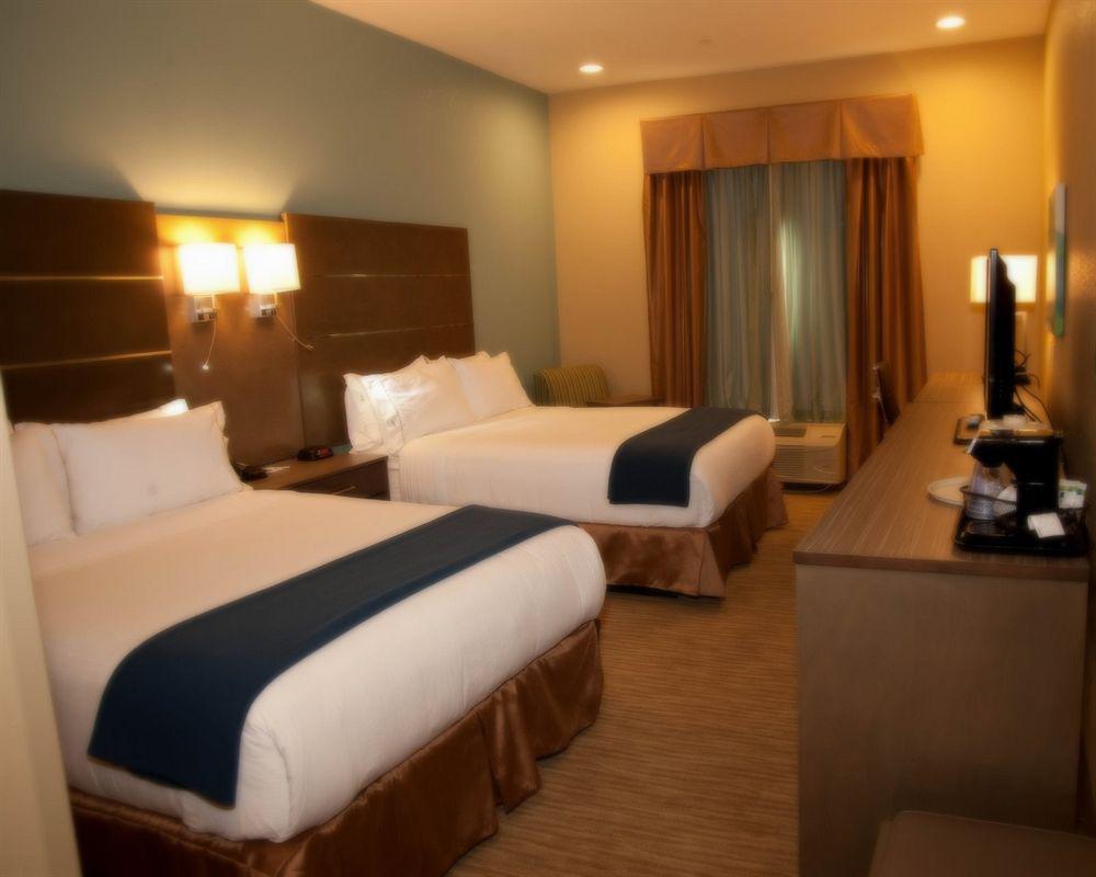 Holiday Inn Express And Suites Schulenburg By Ihg Exterior photo